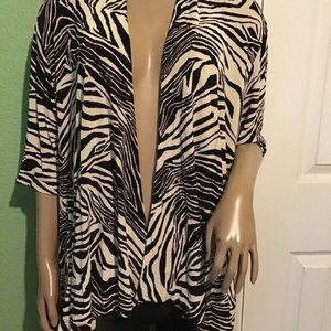 Chicos size 1 travelers tops Animal Print